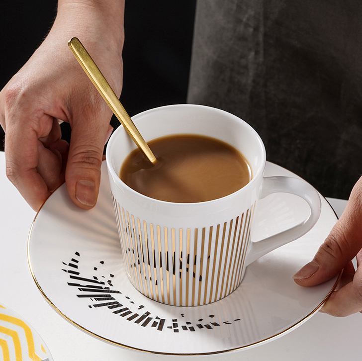 Dynamic Reflection Coffee Mug with Creative Mirror Effect