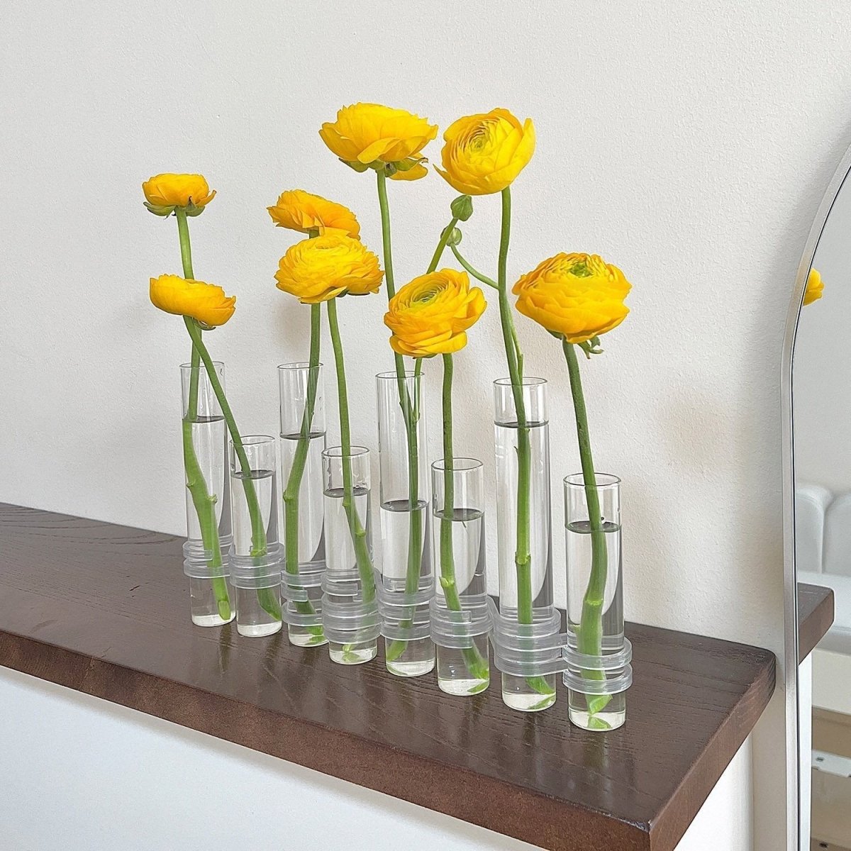 Adjustable Glass Tube Vases with Hinged Design for Modern Floral Displays
