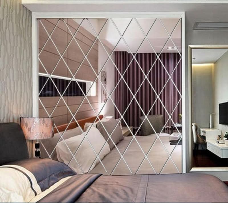 3D Triangle Mirror - Elegant Wall Decor with MirraShape Design